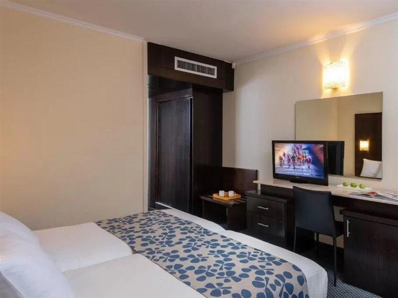 Отель Leonardo Club -